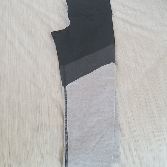 CK Performance work out capris - Picture 3 of 4